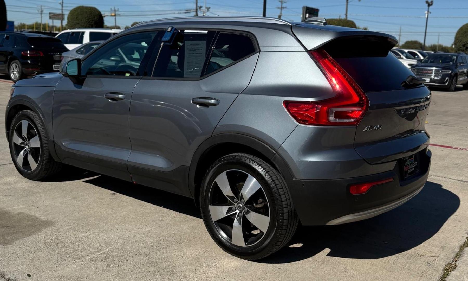 2019 Silver Volvo XC40 T5 Momentum (YV4162UK3K2) with an Drive-E 2L I-4 gasoline direct injection engine, located at 2401 E Main St., Grand Prairie, TX, 75050, (972) 262-4440, 32.748981, -96.969643 - Photo#6