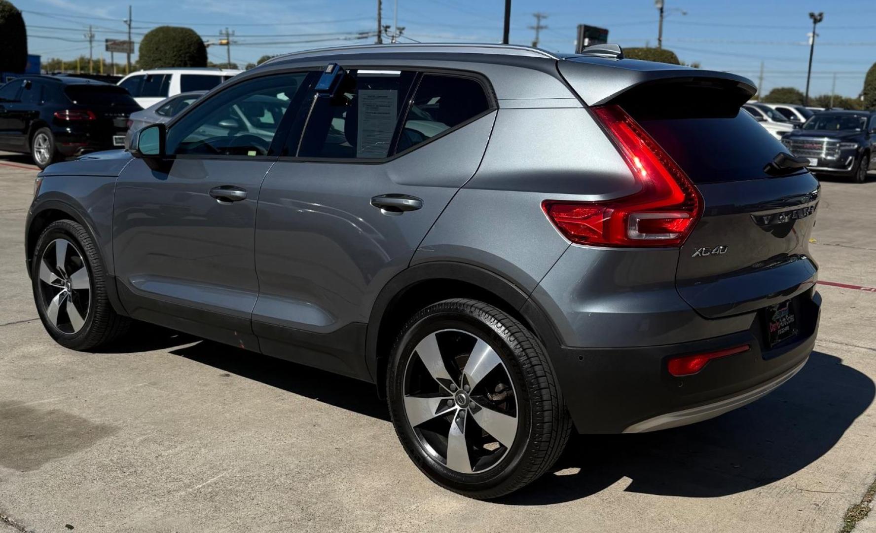 2019 Silver Volvo XC40 T5 Momentum (YV4162UK3K2) with an Drive-E 2L I-4 gasoline direct injection engine, located at 2401 E Main St., Grand Prairie, TX, 75050, (972) 262-4440, 32.748981, -96.969643 - Photo#7