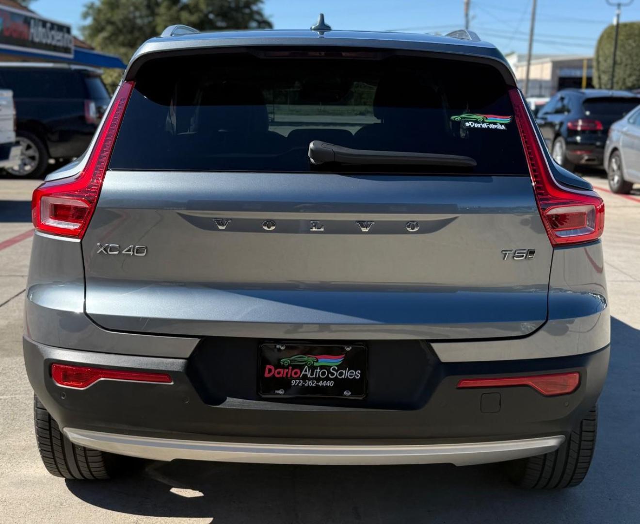 2019 Silver Volvo XC40 T5 Momentum (YV4162UK3K2) with an Drive-E 2L I-4 gasoline direct injection engine, located at 2401 E Main St., Grand Prairie, TX, 75050, (972) 262-4440, 32.748981, -96.969643 - Photo#8