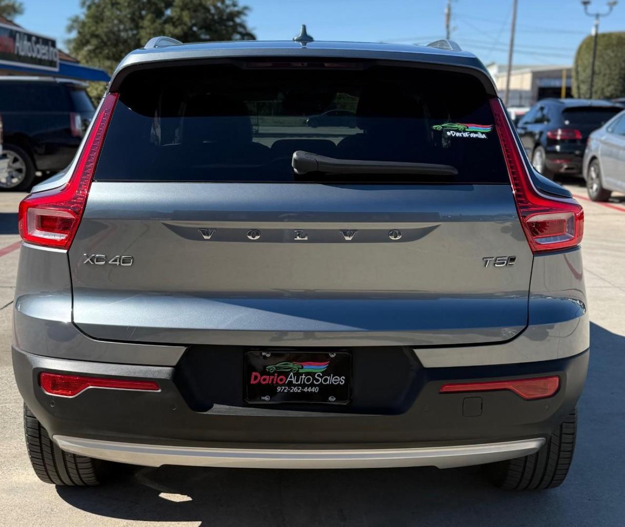 2019 Silver Volvo XC40 T5 Momentum (YV4162UK3K2) with an Drive-E 2L I-4 gasoline direct injection engine, located at 2401 E Main St., Grand Prairie, TX, 75050, (972) 262-4440, 32.748981, -96.969643 - Photo#11