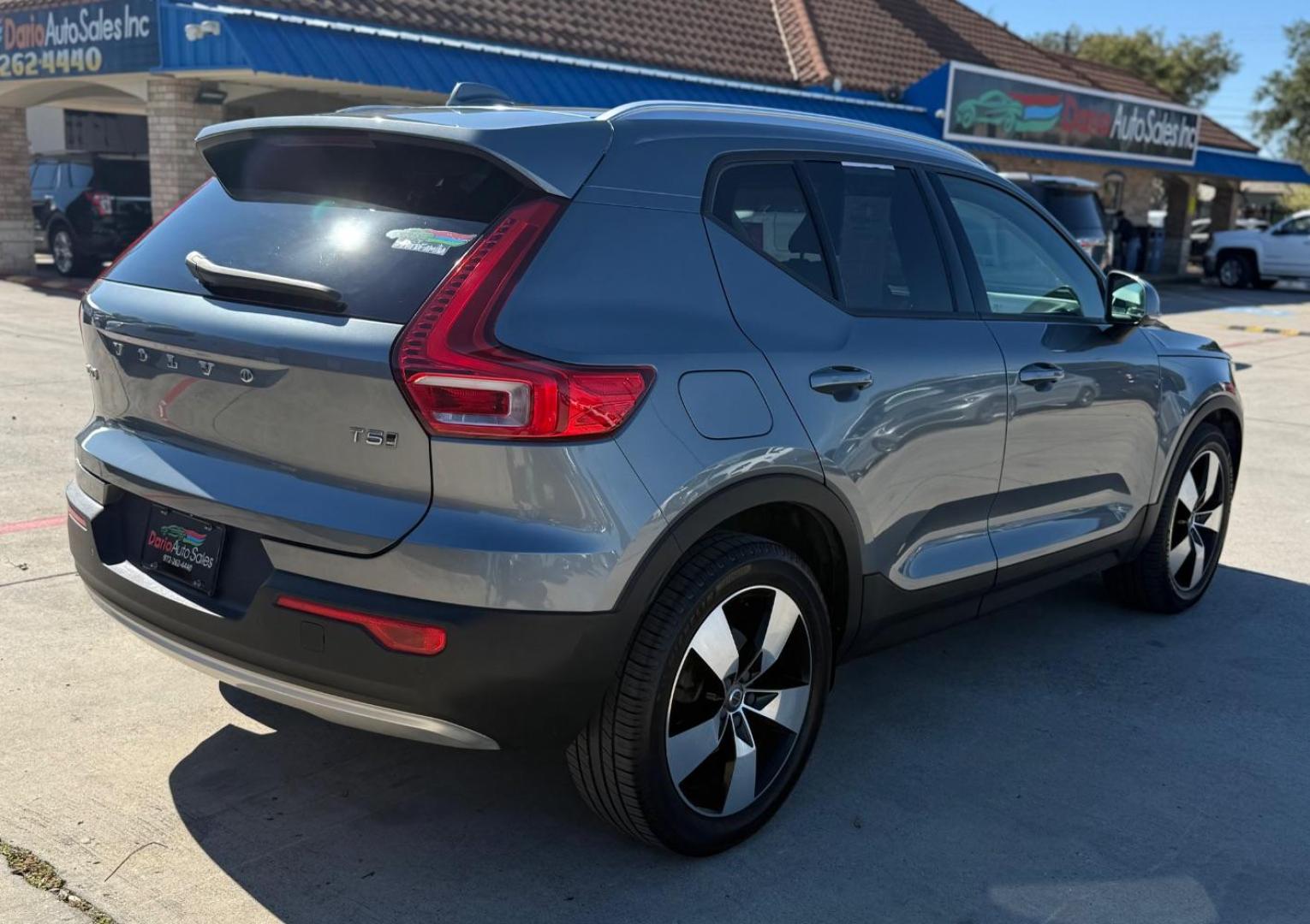 2019 Silver Volvo XC40 T5 Momentum (YV4162UK3K2) with an Drive-E 2L I-4 gasoline direct injection engine, located at 2401 E Main St., Grand Prairie, TX, 75050, (972) 262-4440, 32.748981, -96.969643 - Photo#13