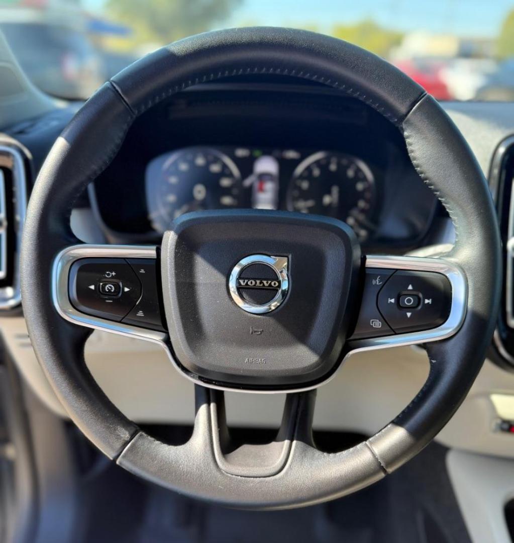 2019 Silver Volvo XC40 T5 Momentum (YV4162UK3K2) with an Drive-E 2L I-4 gasoline direct injection engine, located at 2401 E Main St., Grand Prairie, TX, 75050, (972) 262-4440, 32.748981, -96.969643 - Photo#21