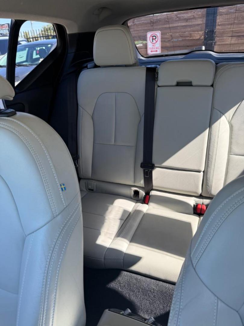 2019 Silver Volvo XC40 T5 Momentum (YV4162UK3K2) with an Drive-E 2L I-4 gasoline direct injection engine, located at 2401 E Main St., Grand Prairie, TX, 75050, (972) 262-4440, 32.748981, -96.969643 - Photo#28