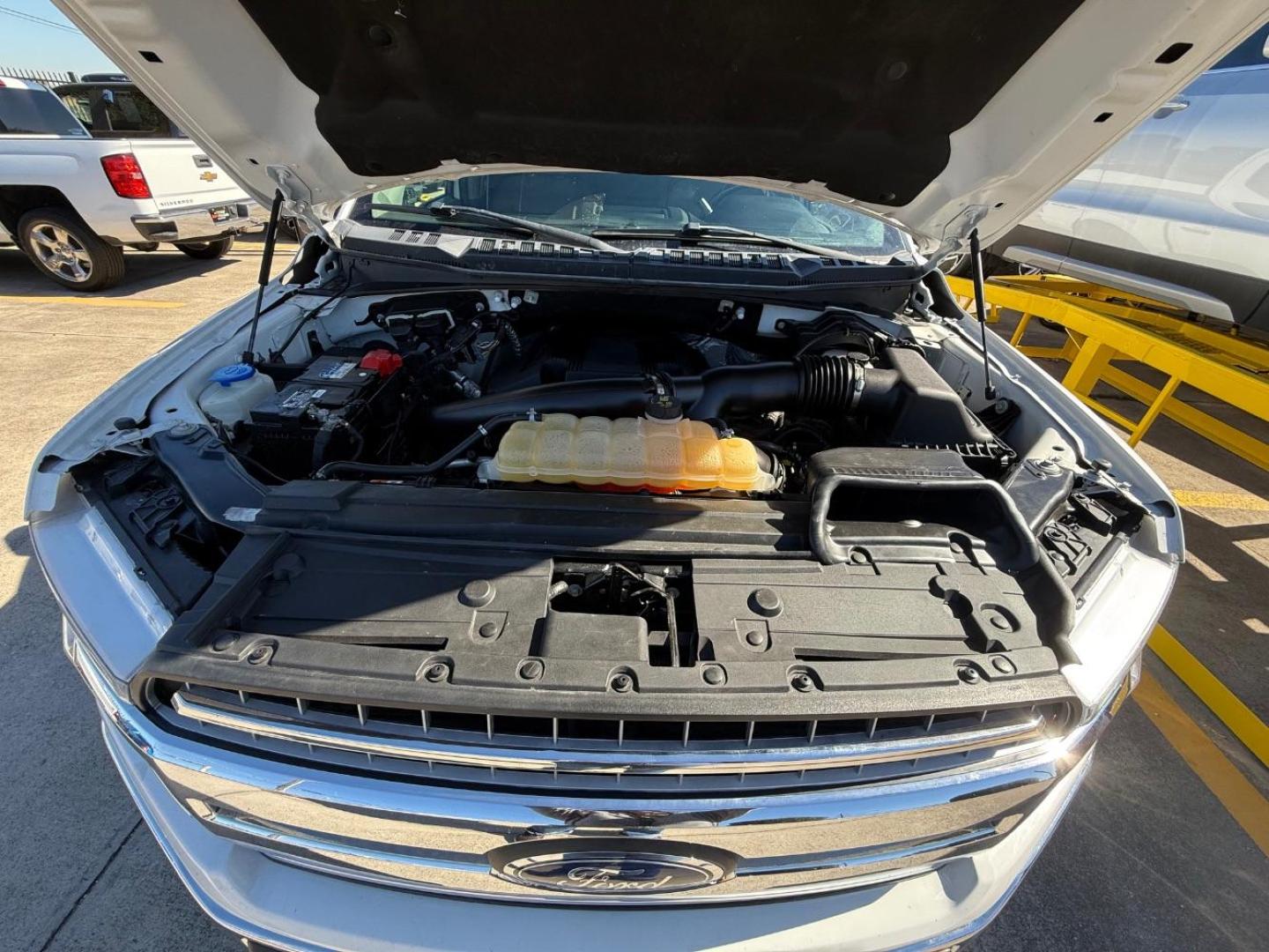 2019 Silver Volvo XC40 T5 Momentum (YV4162UK3K2) with an Drive-E 2L I-4 gasoline direct injection engine, located at 2401 E Main St., Grand Prairie, TX, 75050, (972) 262-4440, 32.748981, -96.969643 - Photo#31