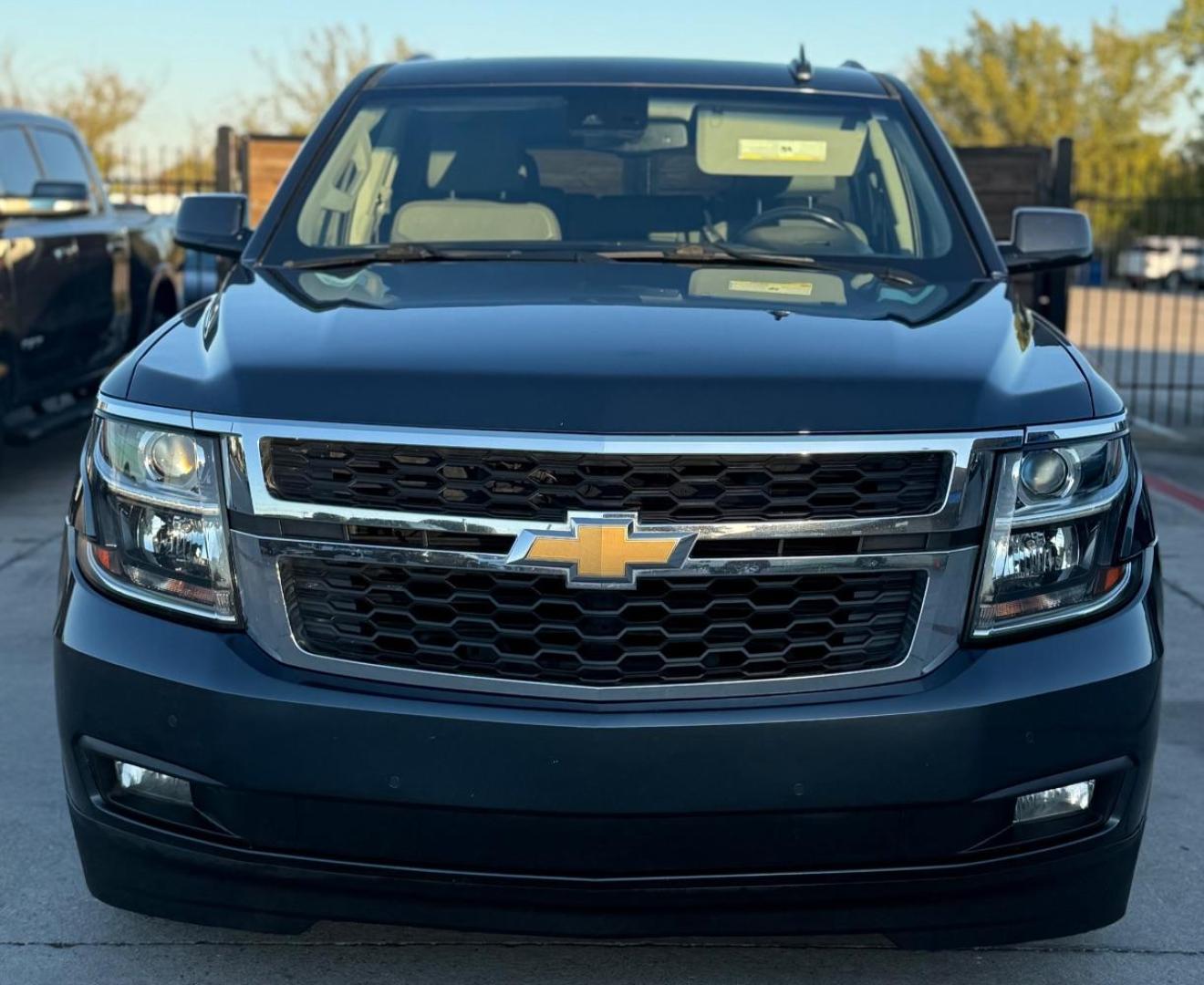 2019 Gray Chevrolet Tahoe LT (1GNSCBKC5KR) with an EcoTec3 5.3L V-8 gasoline direct injection engine, located at 2401 E Main St., Grand Prairie, TX, 75050, (972) 262-4440, 32.748981, -96.969643 - Photo#1