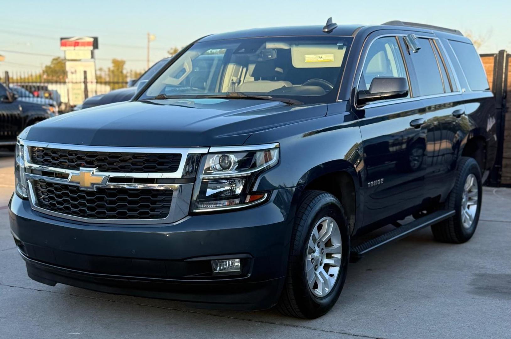 2019 Gray Chevrolet Tahoe LT (1GNSCBKC5KR) with an EcoTec3 5.3L V-8 gasoline direct injection engine, located at 2401 E Main St., Grand Prairie, TX, 75050, (972) 262-4440, 32.748981, -96.969643 - Photo#2