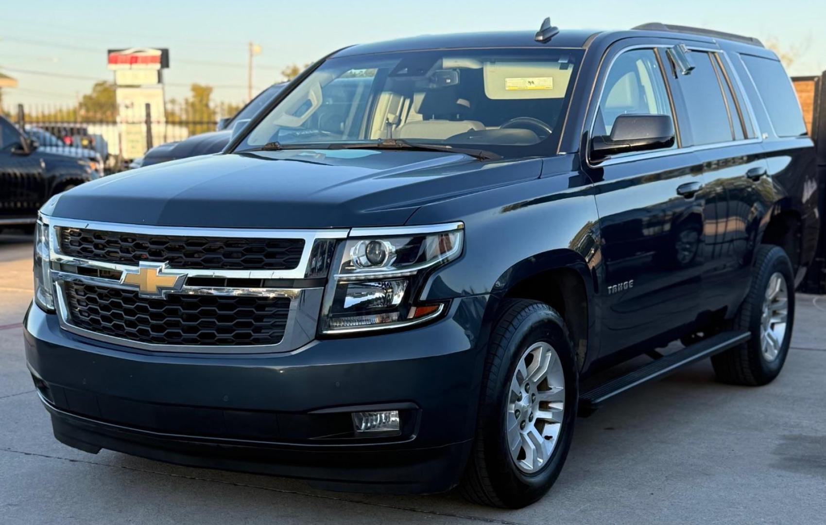 2019 Gray Chevrolet Tahoe LT (1GNSCBKC5KR) with an EcoTec3 5.3L V-8 gasoline direct injection engine, located at 2401 E Main St., Grand Prairie, TX, 75050, (972) 262-4440, 32.748981, -96.969643 - Photo#3