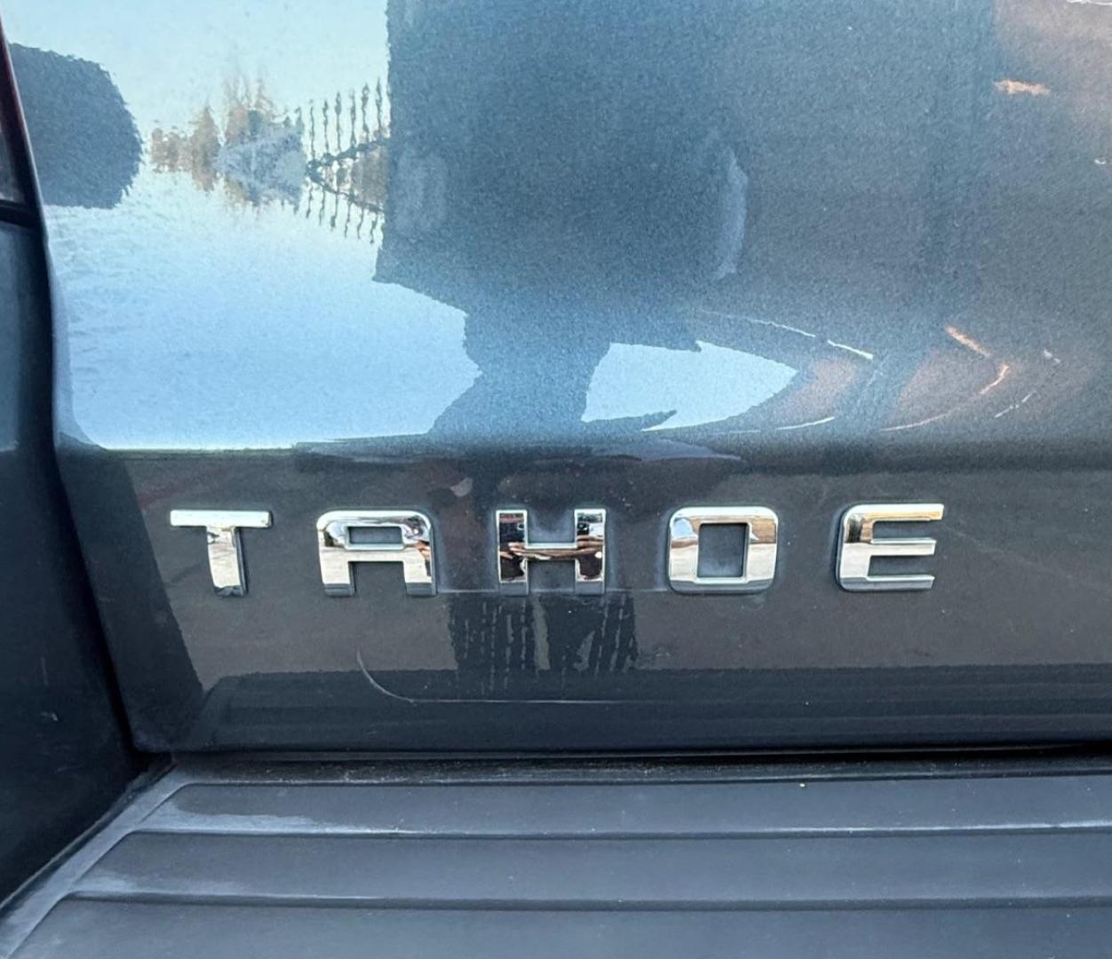 2019 Gray Chevrolet Tahoe LT (1GNSCBKC5KR) with an EcoTec3 5.3L V-8 gasoline direct injection engine, located at 2401 E Main St., Grand Prairie, TX, 75050, (972) 262-4440, 32.748981, -96.969643 - Photo#9