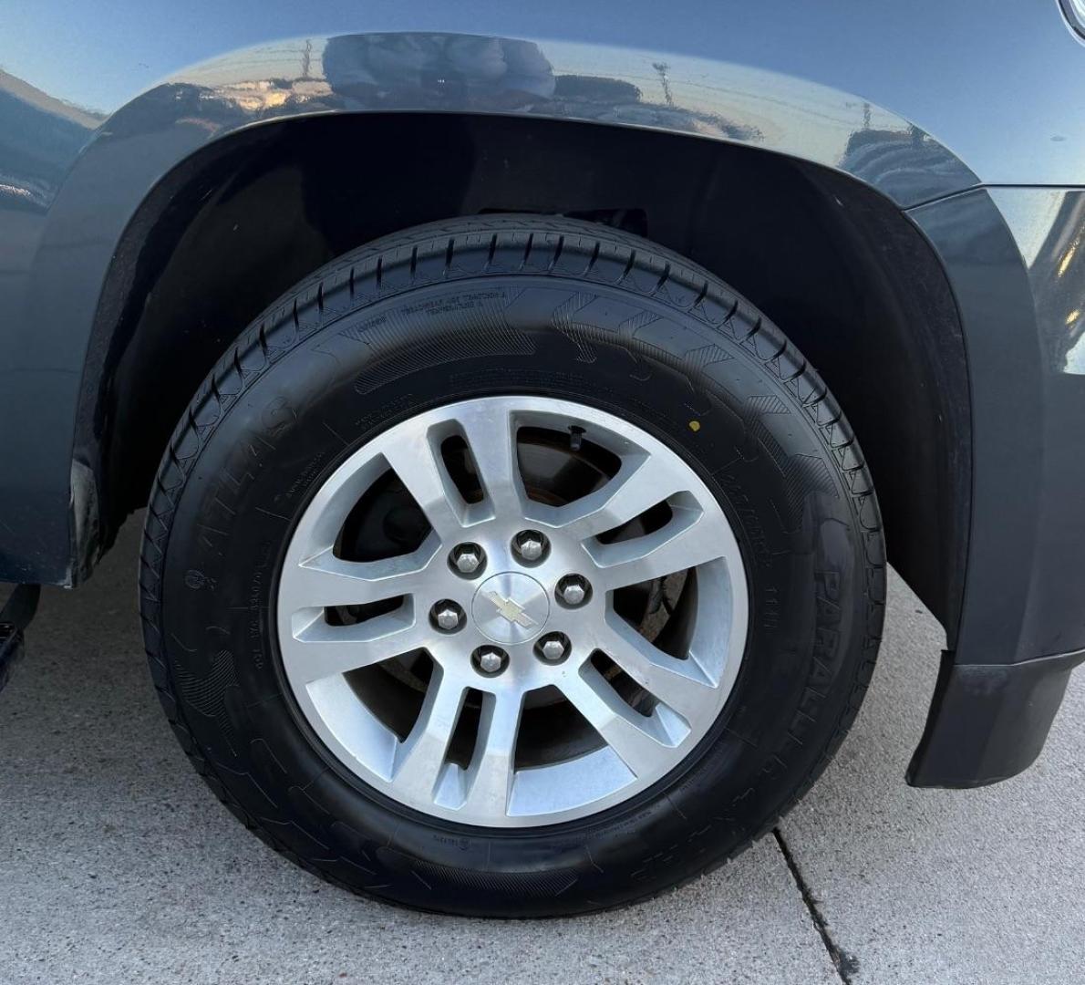 2019 Gray Chevrolet Tahoe LT (1GNSCBKC5KR) with an EcoTec3 5.3L V-8 gasoline direct injection engine, located at 2401 E Main St., Grand Prairie, TX, 75050, (972) 262-4440, 32.748981, -96.969643 - Photo#16