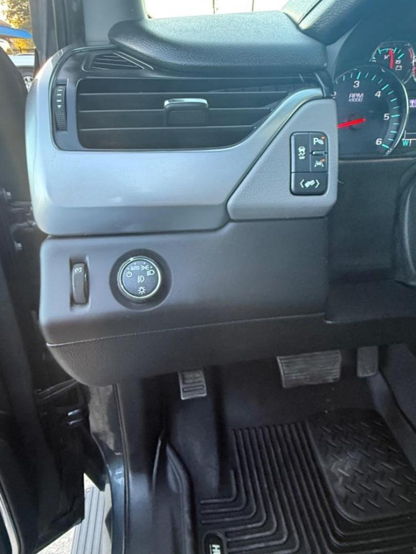 2019 Gray Chevrolet Tahoe LT (1GNSCBKC5KR) with an EcoTec3 5.3L V-8 gasoline direct injection engine, located at 2401 E Main St., Grand Prairie, TX, 75050, (972) 262-4440, 32.748981, -96.969643 - Photo#21