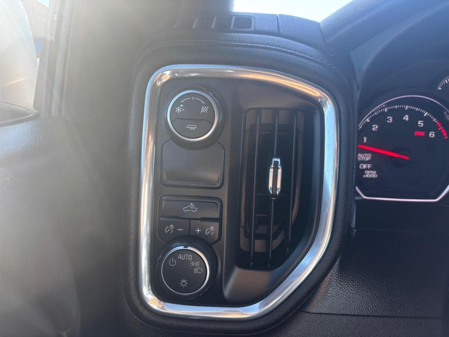 2019 Silver Chevrolet Silverado 1500 LT (1GCPWCED0KZ) , located at 2401 E Main St., Grand Prairie, TX, 75050, (972) 262-4440, 32.748981, -96.969643 - Photo#13