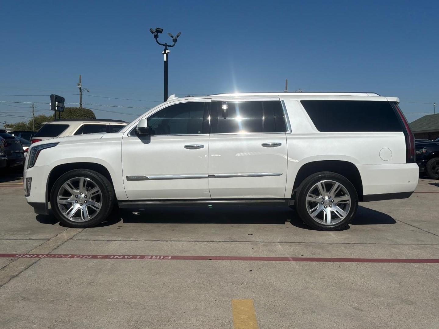 2017 White Cadillac Escalade ESV Premium Luxury (1GYS4JKJ2HR) with an EcoTec3 6.2L V-8 gasoline direct injection engine, located at 2401 E Main St., Grand Prairie, TX, 75050, (972) 262-4440, 32.748981, -96.969643 - Photo#4