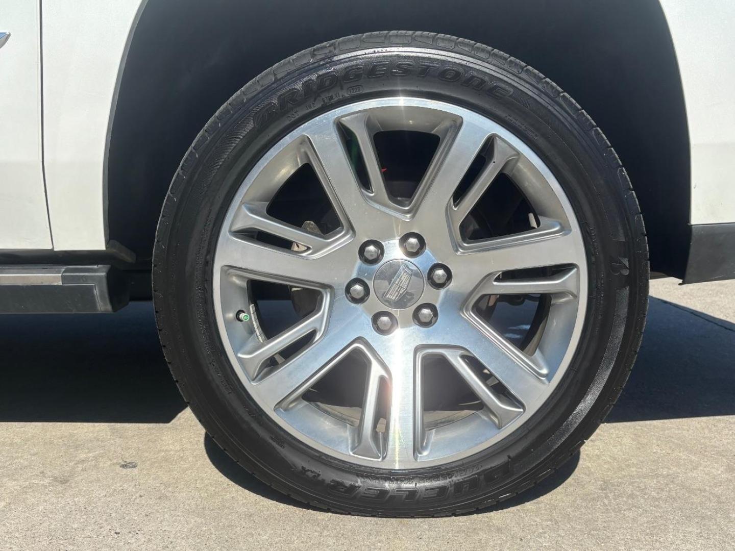 2017 White Cadillac Escalade ESV Premium Luxury (1GYS4JKJ2HR) with an EcoTec3 6.2L V-8 gasoline direct injection engine, located at 2401 E Main St., Grand Prairie, TX, 75050, (972) 262-4440, 32.748981, -96.969643 - Photo#5