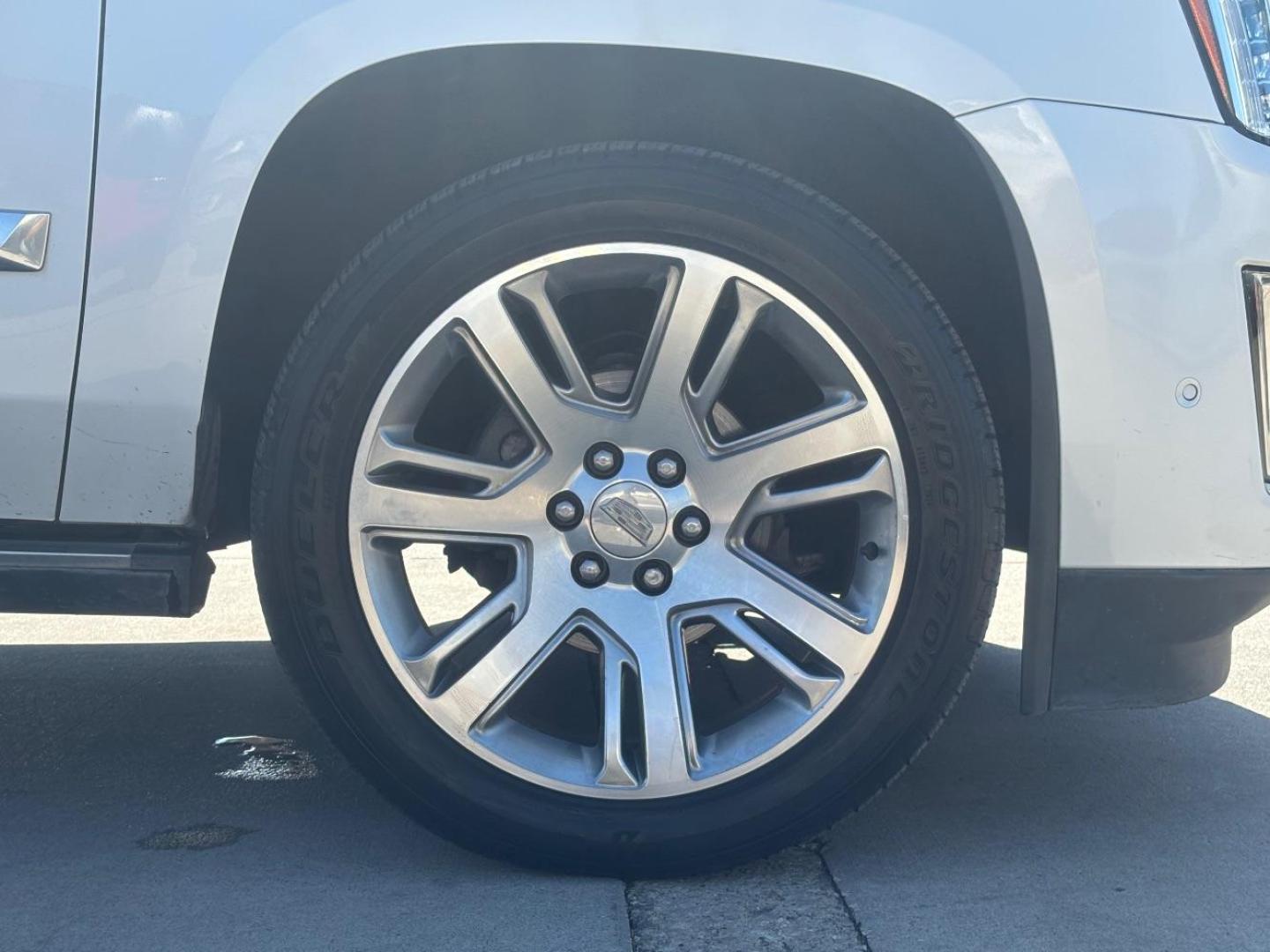 2017 White Cadillac Escalade ESV Premium Luxury (1GYS4JKJ2HR) with an EcoTec3 6.2L V-8 gasoline direct injection engine, located at 2401 E Main St., Grand Prairie, TX, 75050, (972) 262-4440, 32.748981, -96.969643 - Photo#11