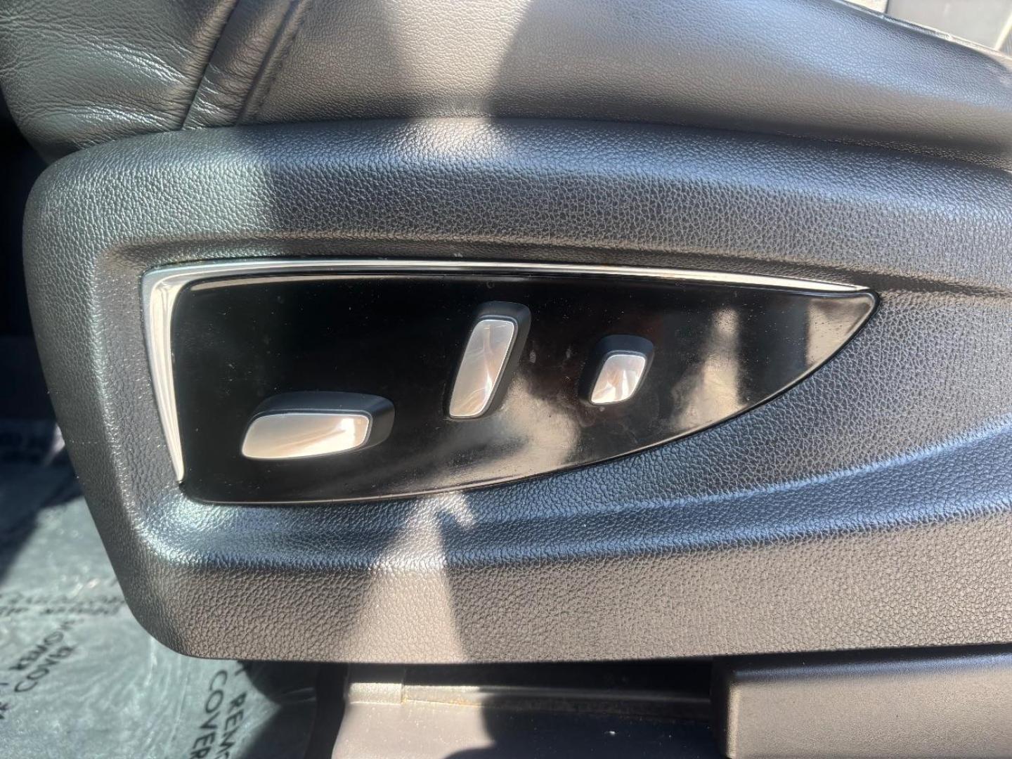 2017 White Cadillac Escalade ESV Premium Luxury (1GYS4JKJ2HR) with an EcoTec3 6.2L V-8 gasoline direct injection engine, located at 2401 E Main St., Grand Prairie, TX, 75050, (972) 262-4440, 32.748981, -96.969643 - Photo#16