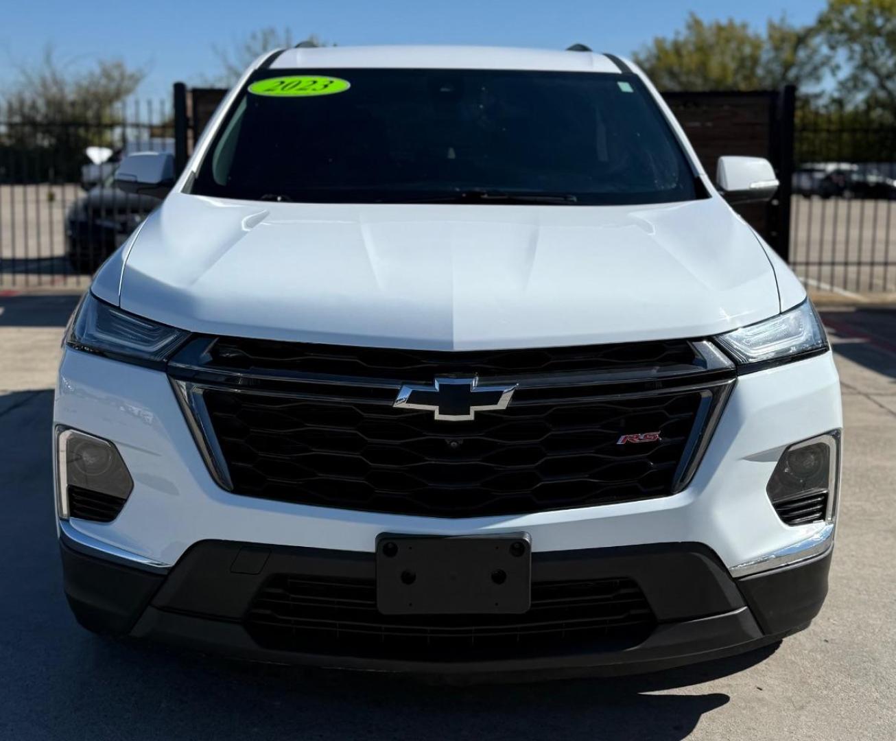2023 White Chevrolet Traverse FWD RS (1GNERJKW4PJ) with an 3.6L V-6 gasoline direct injection engine, located at 2401 E Main St., Grand Prairie, TX, 75050, (972) 262-4440, 32.748981, -96.969643 - Photo#1