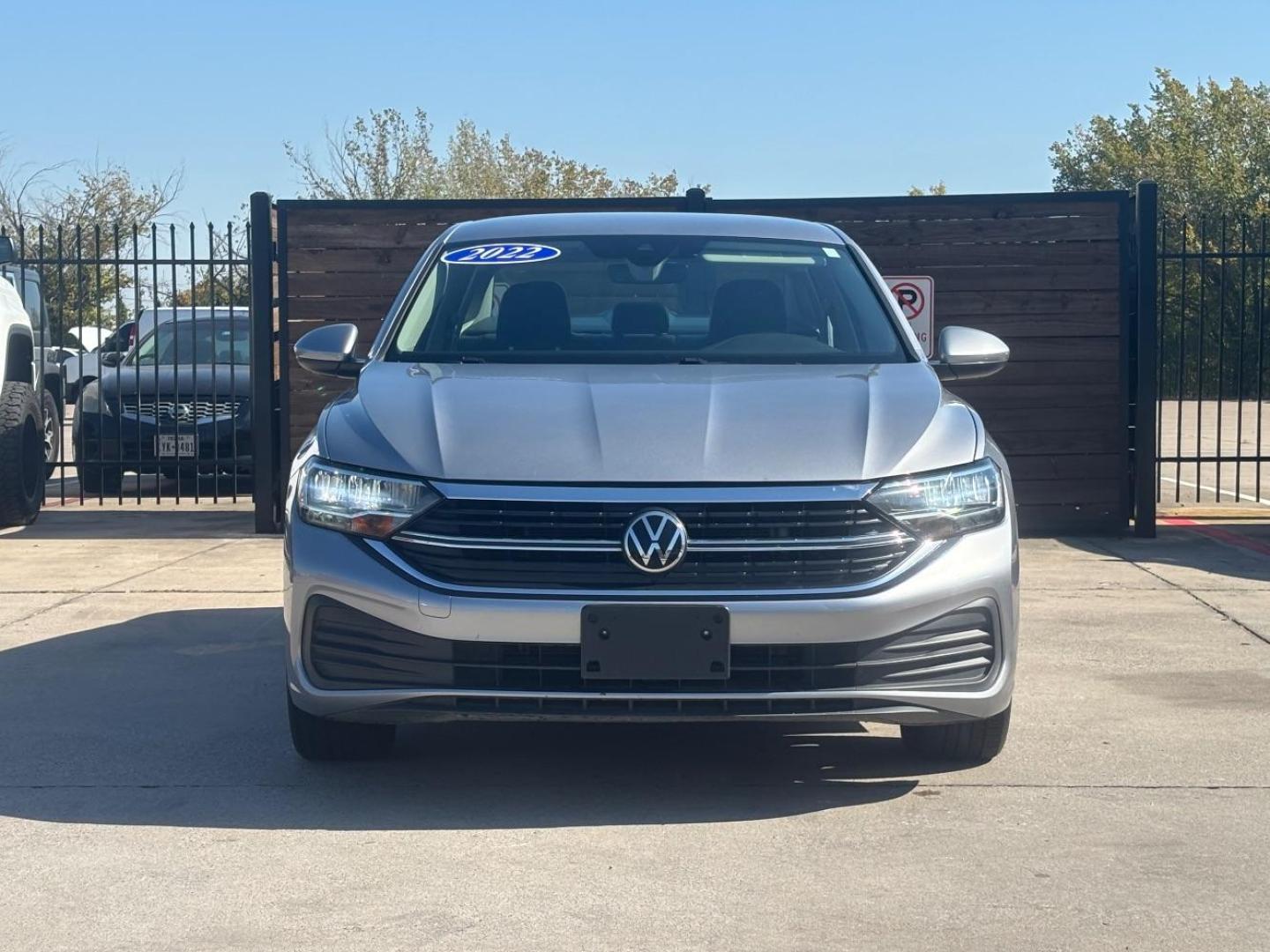 2022 Gray Volkswagen Jetta 1.5T SE (3VWEM7BU8NM) with an 1.5L I-4 gasoline direct injection engine, located at 2401 E Main St., Grand Prairie, TX, 75050, (972) 262-4440, 32.748981, -96.969643 - Photo#0