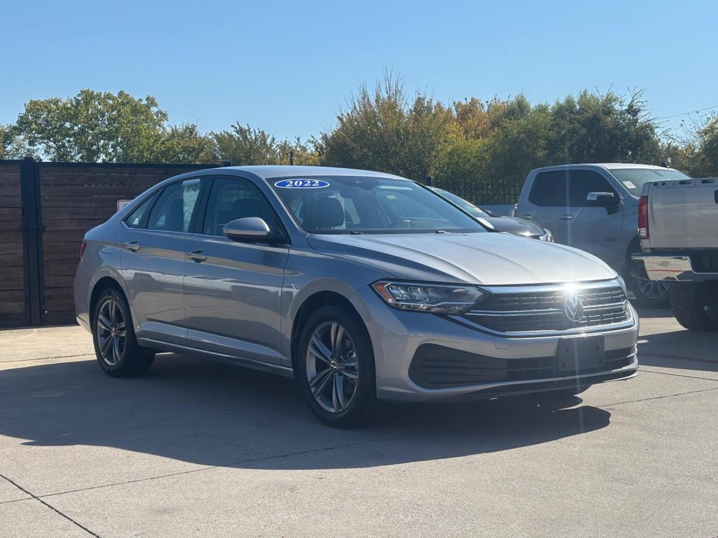 2022 Gray Volkswagen Jetta 1.5T SE (3VWEM7BU8NM) with an 1.5L I-4 gasoline direct injection engine, located at 2401 E Main St., Grand Prairie, TX, 75050, (972) 262-4440, 32.748981, -96.969643 - Photo#1