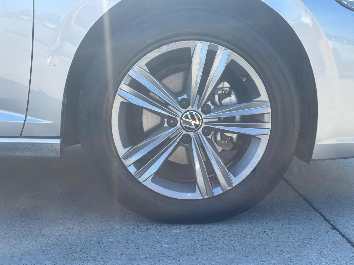2022 Gray Volkswagen Jetta 1.5T SE (3VWEM7BU8NM) with an 1.5L I-4 gasoline direct injection engine, located at 2401 E Main St., Grand Prairie, TX, 75050, (972) 262-4440, 32.748981, -96.969643 - Photo#8