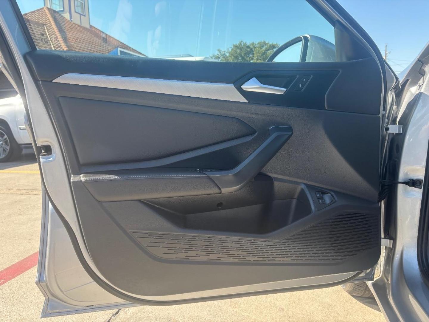 2022 Gray Volkswagen Jetta 1.5T SE (3VWEM7BU8NM) with an 1.5L I-4 gasoline direct injection engine, located at 2401 E Main St., Grand Prairie, TX, 75050, (972) 262-4440, 32.748981, -96.969643 - Photo#18