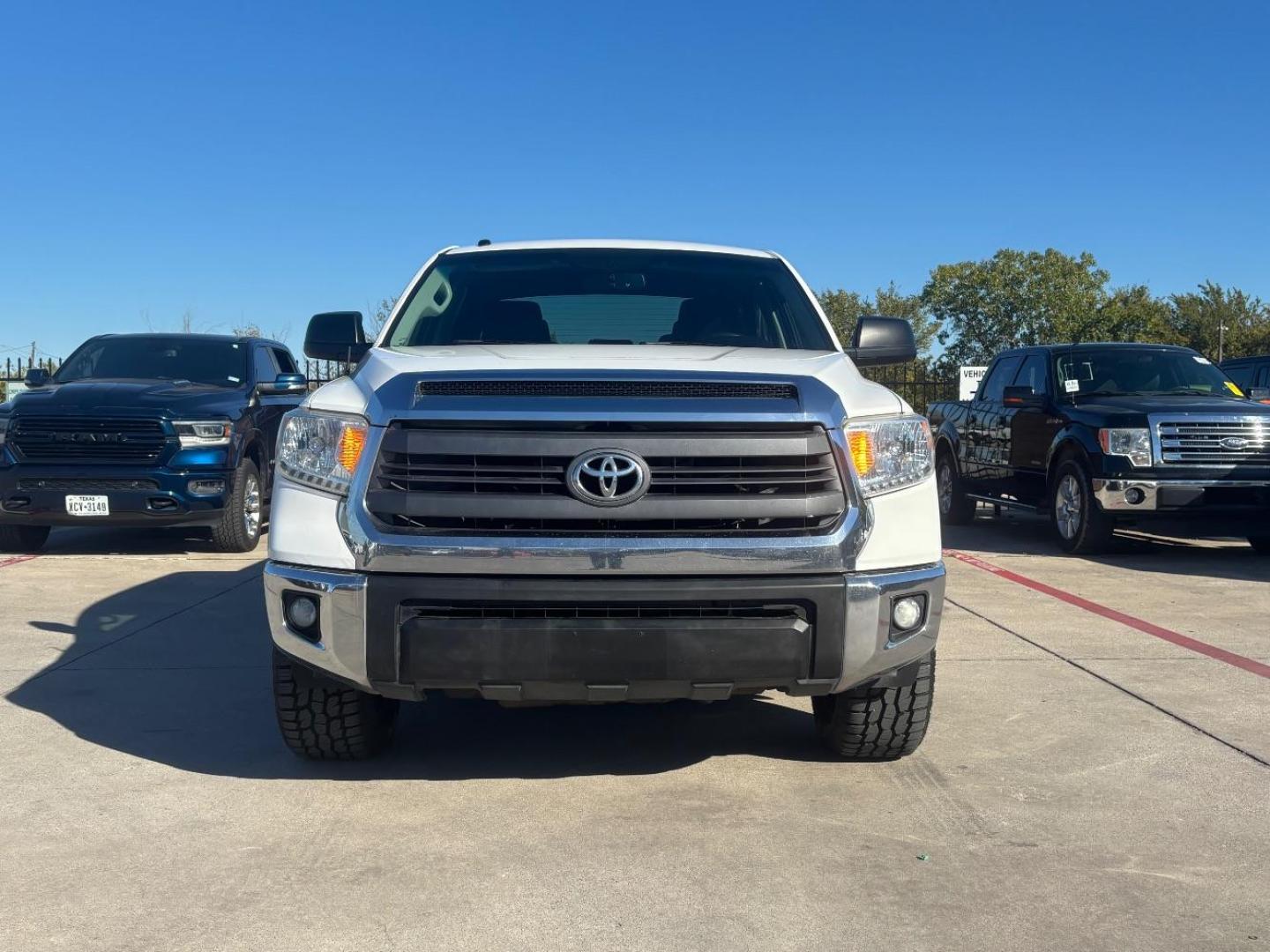 2015 White Toyota Tundra SR5 5.7L V8 CrewMax 2WD (5TFEY5F13FX) with an 5.7L V8 DOHC 32V engine, 6-Speed Automatic transmission, located at 2401 E Main St., Grand Prairie, TX, 75050, (972) 262-4440, 32.748981, -96.969643 - Photo#0