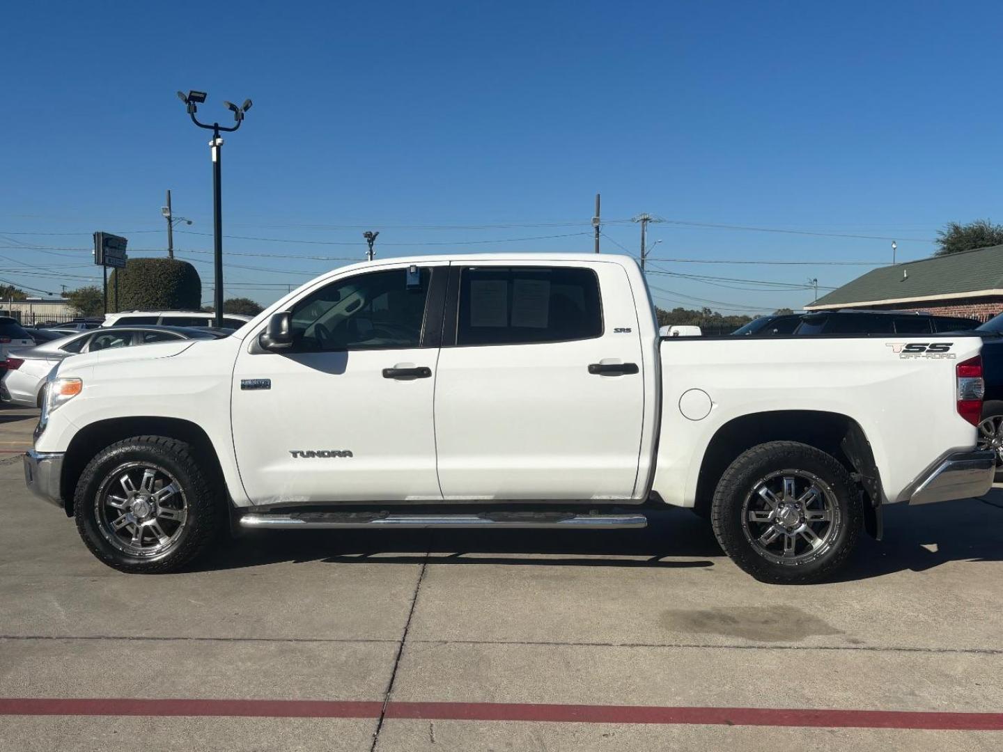 2015 White Toyota Tundra SR5 5.7L V8 CrewMax 2WD (5TFEY5F13FX) with an 5.7L V8 DOHC 32V engine, 6-Speed Automatic transmission, located at 2401 E Main St., Grand Prairie, TX, 75050, (972) 262-4440, 32.748981, -96.969643 - Photo#3