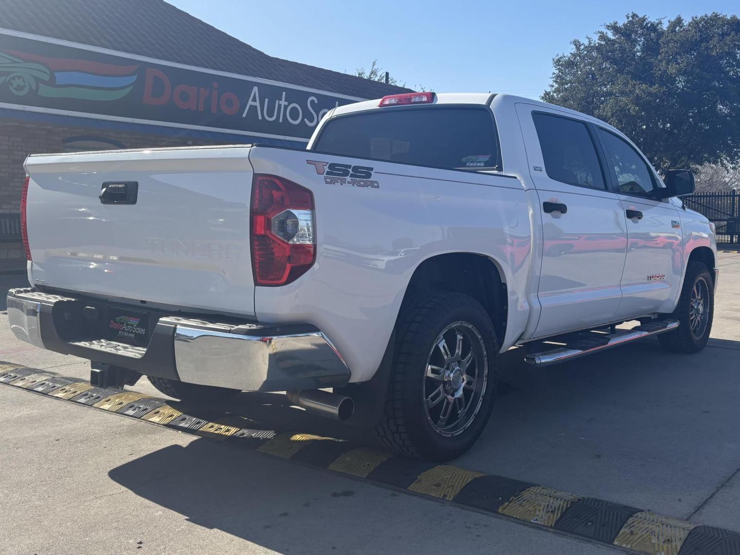2015 White Toyota Tundra (5TFEY5F13FX) with an 5.7L V8 DOHC 32V engine, located at 2401 E Main St., Grand Prairie, TX, 75050, (972) 262-4440, 32.748981, -96.969643 - Photo#6