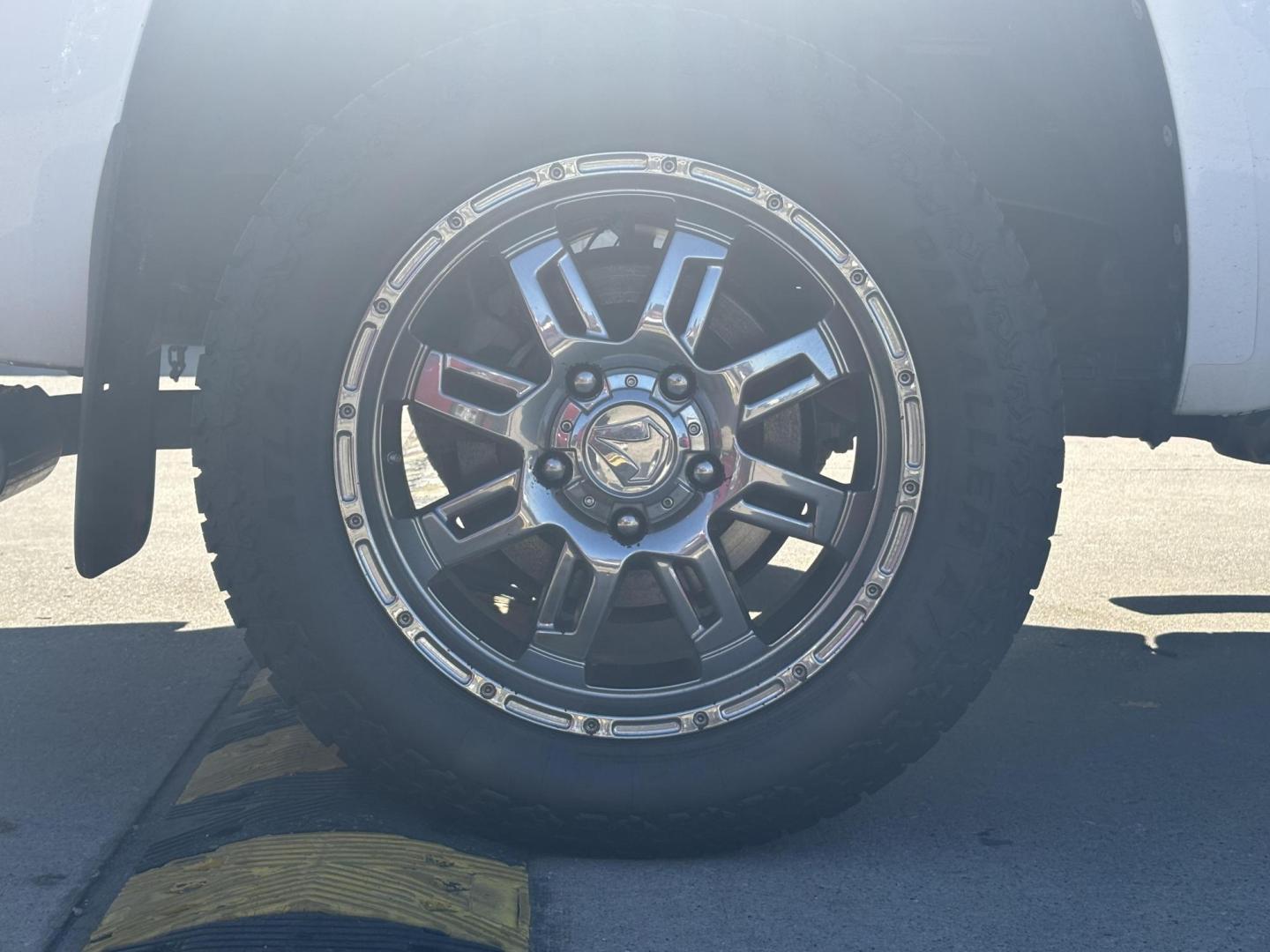 2015 White Toyota Tundra (5TFEY5F13FX) with an 5.7L V8 DOHC 32V engine, located at 2401 E Main St., Grand Prairie, TX, 75050, (972) 262-4440, 32.748981, -96.969643 - Photo#7