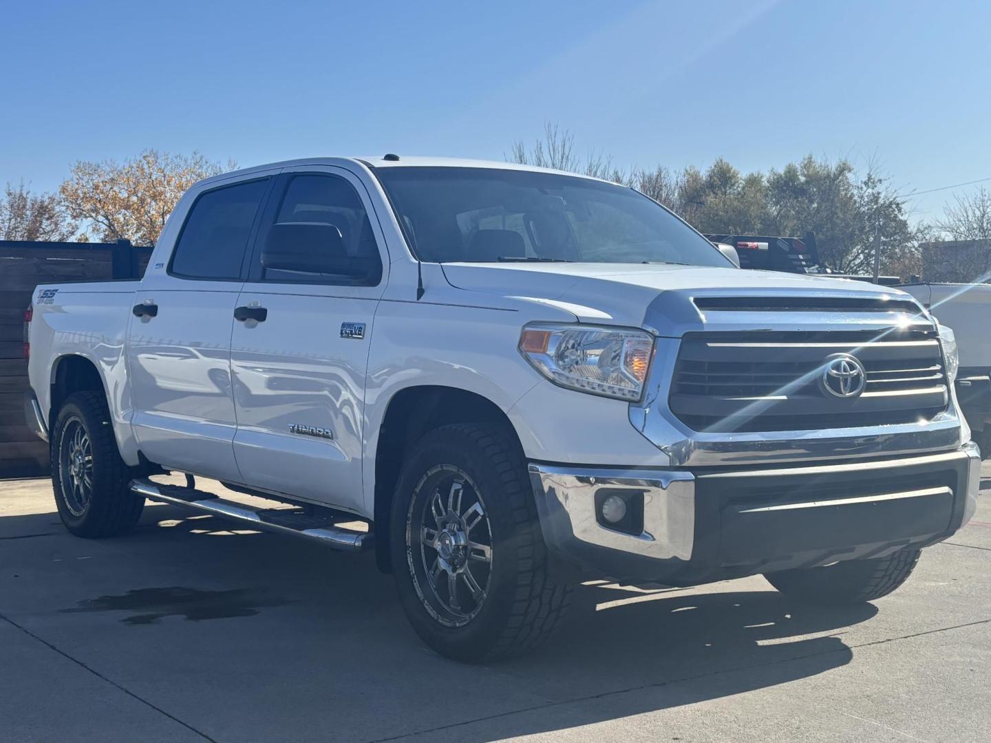2015 White Toyota Tundra (5TFEY5F13FX) with an 5.7L V8 DOHC 32V engine, located at 2401 E Main St., Grand Prairie, TX, 75050, (972) 262-4440, 32.748981, -96.969643 - Photo#22