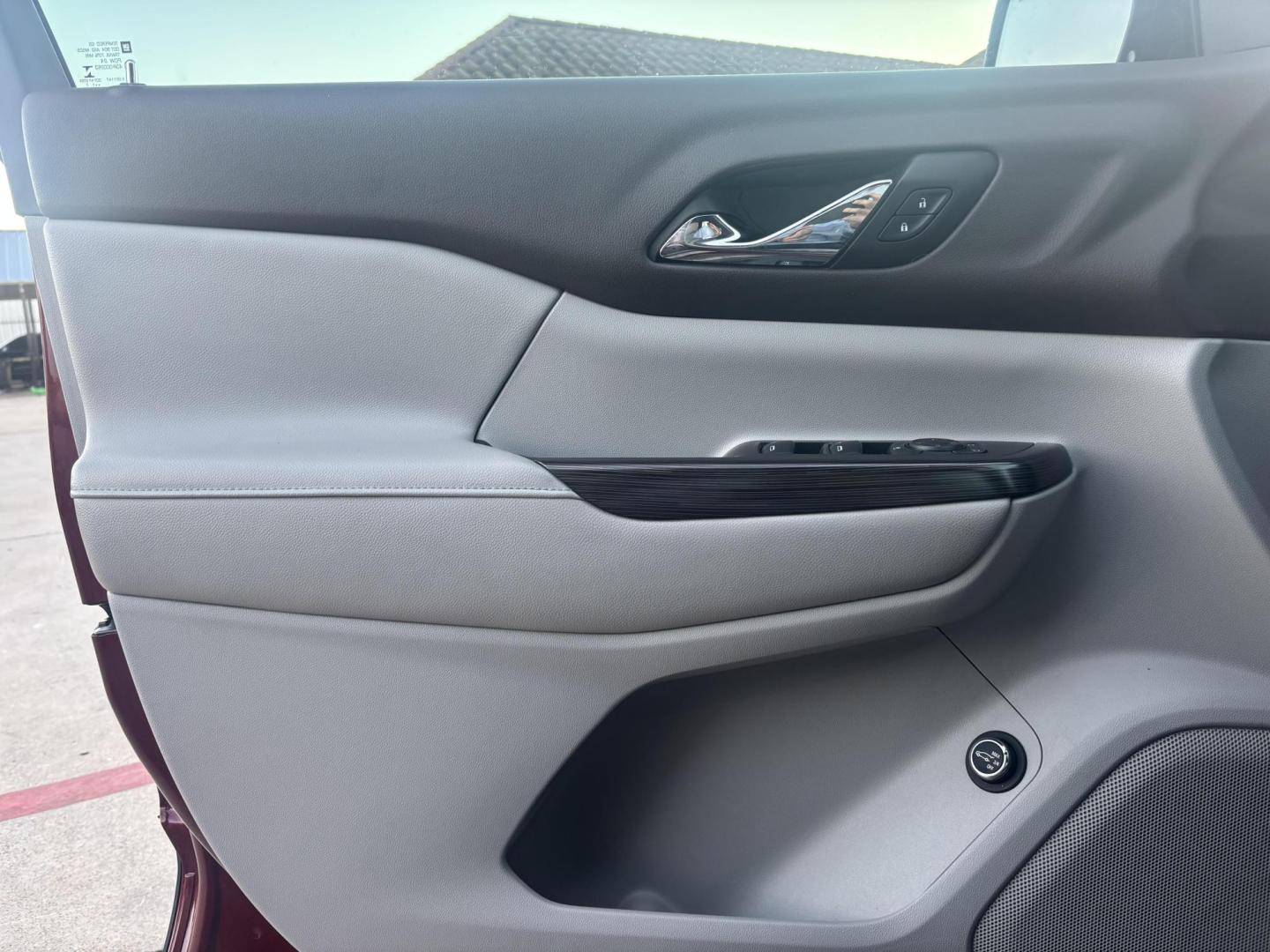 2017 Red Gmc Acadia (1GKKNMLS0HZ) , located at 2401 E Main St., Grand Prairie, TX, 75050, (972) 262-4440, 32.748981, -96.969643 - Photo#8