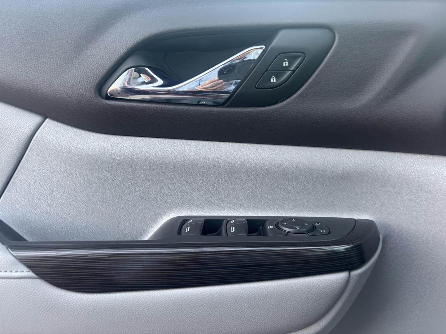 2017 Red Gmc Acadia (1GKKNMLS0HZ) , located at 2401 E Main St., Grand Prairie, TX, 75050, (972) 262-4440, 32.748981, -96.969643 - Photo#13