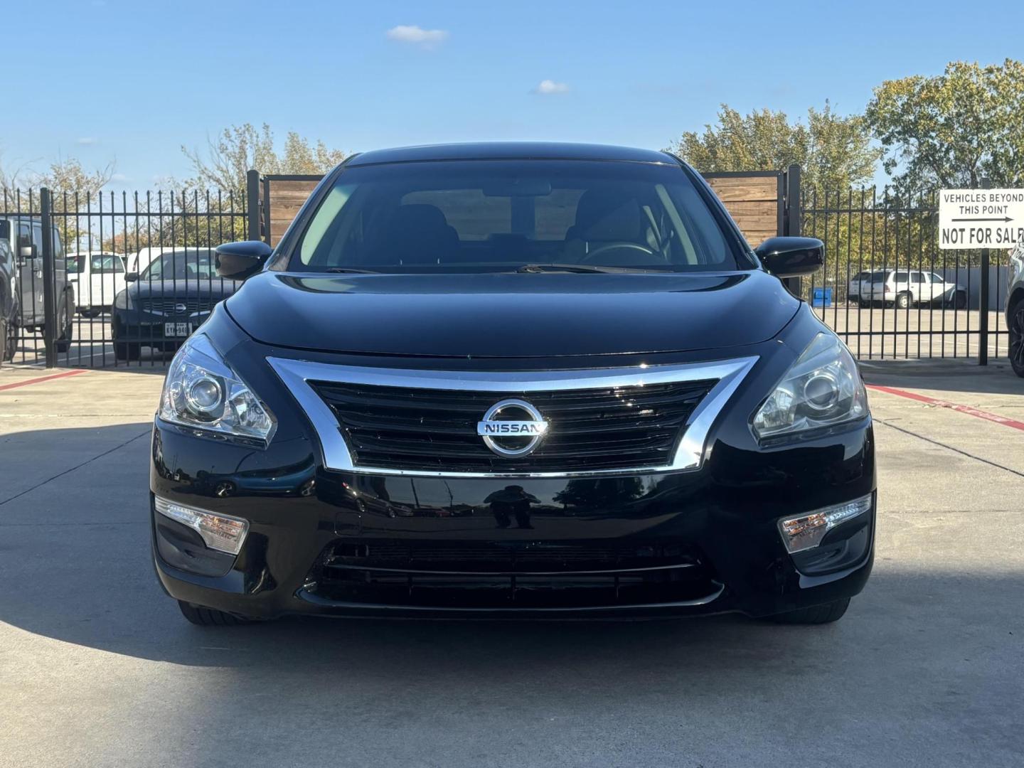 2015 Black Nissan Altima (1N4AL3AP2FC) with an 2.5L L4 DOHC 16V engine, located at 2401 E Main St., Grand Prairie, TX, 75050, (972) 262-4440, 32.748981, -96.969643 - Photo#0