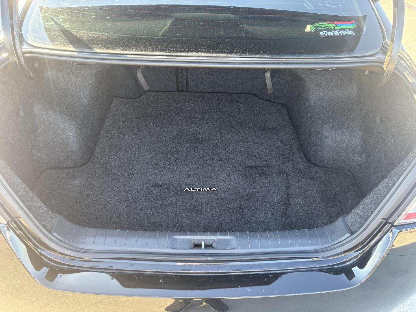 2015 Black Nissan Altima (1N4AL3AP2FC) with an 2.5L L4 DOHC 16V engine, located at 2401 E Main St., Grand Prairie, TX, 75050, (972) 262-4440, 32.748981, -96.969643 - Photo#2