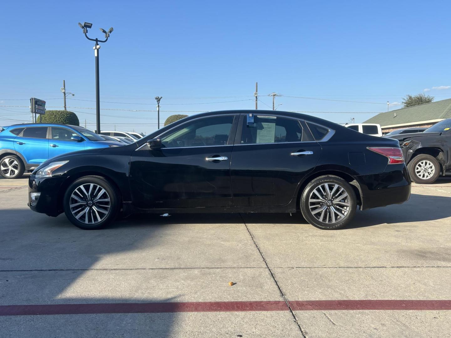 2015 Black Nissan Altima (1N4AL3AP2FC) with an 2.5L L4 DOHC 16V engine, located at 2401 E Main St., Grand Prairie, TX, 75050, (972) 262-4440, 32.748981, -96.969643 - Photo#5