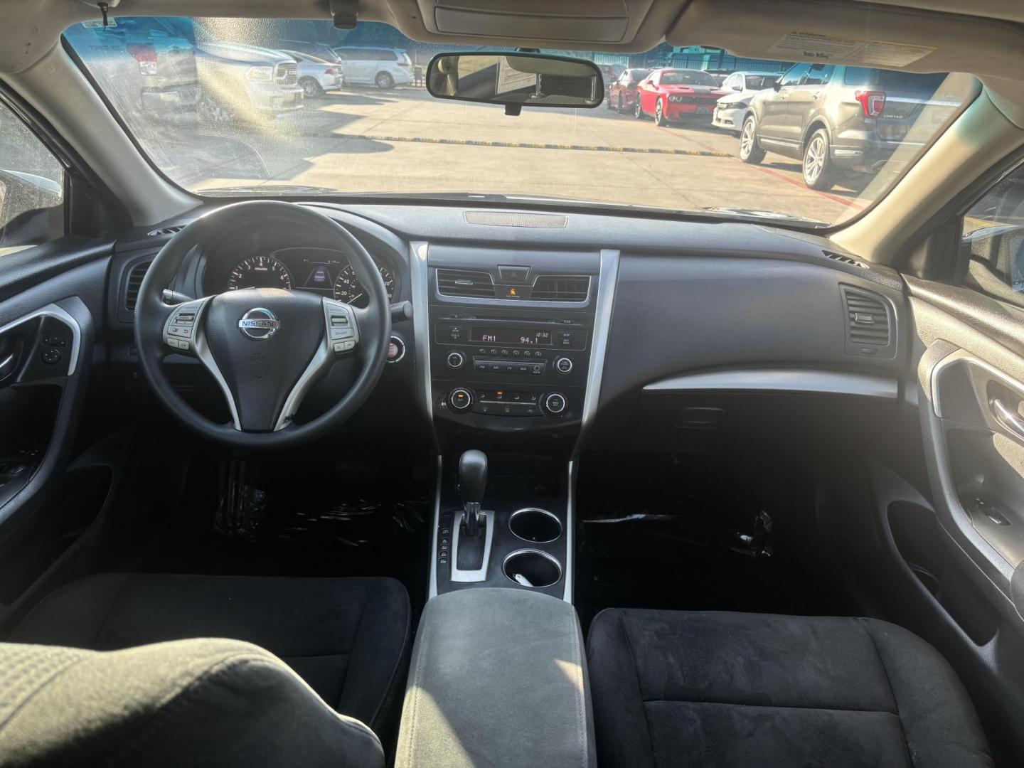 2015 Black Nissan Altima (1N4AL3AP2FC) with an 2.5L L4 DOHC 16V engine, located at 2401 E Main St., Grand Prairie, TX, 75050, (972) 262-4440, 32.748981, -96.969643 - Photo#6