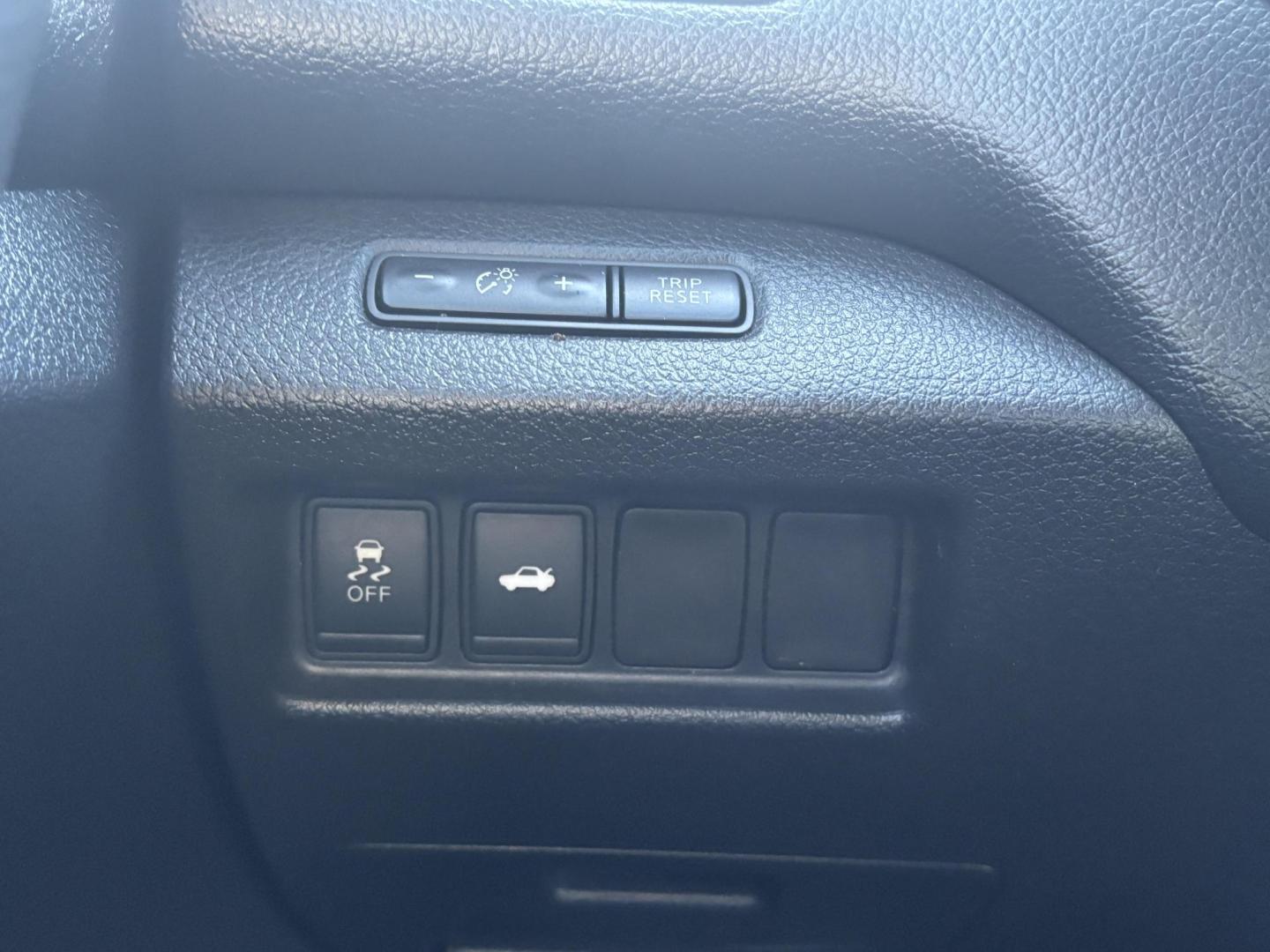 2015 Black Nissan Altima (1N4AL3AP2FC) with an 2.5L L4 DOHC 16V engine, located at 2401 E Main St., Grand Prairie, TX, 75050, (972) 262-4440, 32.748981, -96.969643 - Photo#11