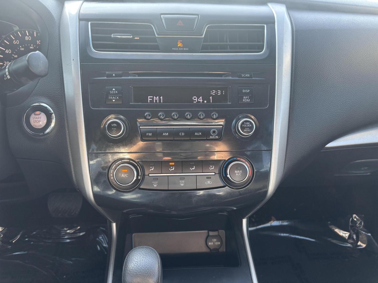 2015 Black Nissan Altima (1N4AL3AP2FC) with an 2.5L L4 DOHC 16V engine, located at 2401 E Main St., Grand Prairie, TX, 75050, (972) 262-4440, 32.748981, -96.969643 - Photo#16