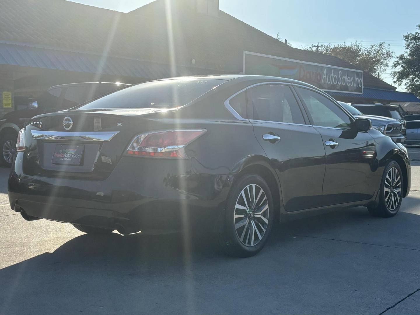 2015 Black Nissan Altima (1N4AL3AP2FC) with an 2.5L L4 DOHC 16V engine, located at 2401 E Main St., Grand Prairie, TX, 75050, (972) 262-4440, 32.748981, -96.969643 - Photo#17