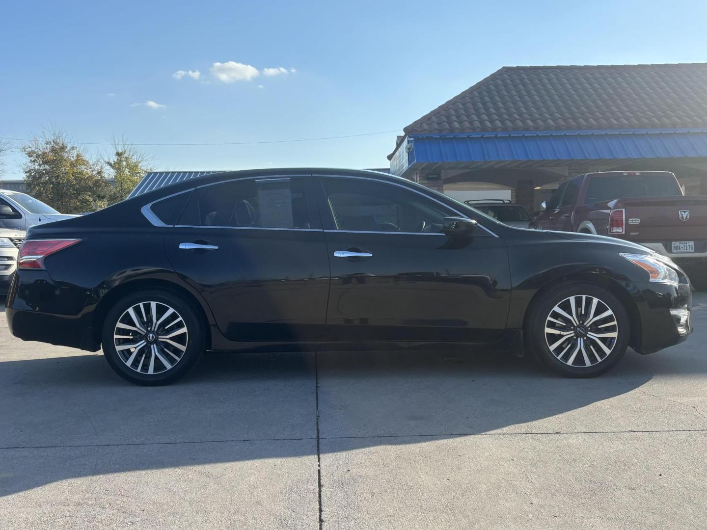 2015 Black Nissan Altima (1N4AL3AP2FC) with an 2.5L L4 DOHC 16V engine, located at 2401 E Main St., Grand Prairie, TX, 75050, (972) 262-4440, 32.748981, -96.969643 - Photo#22
