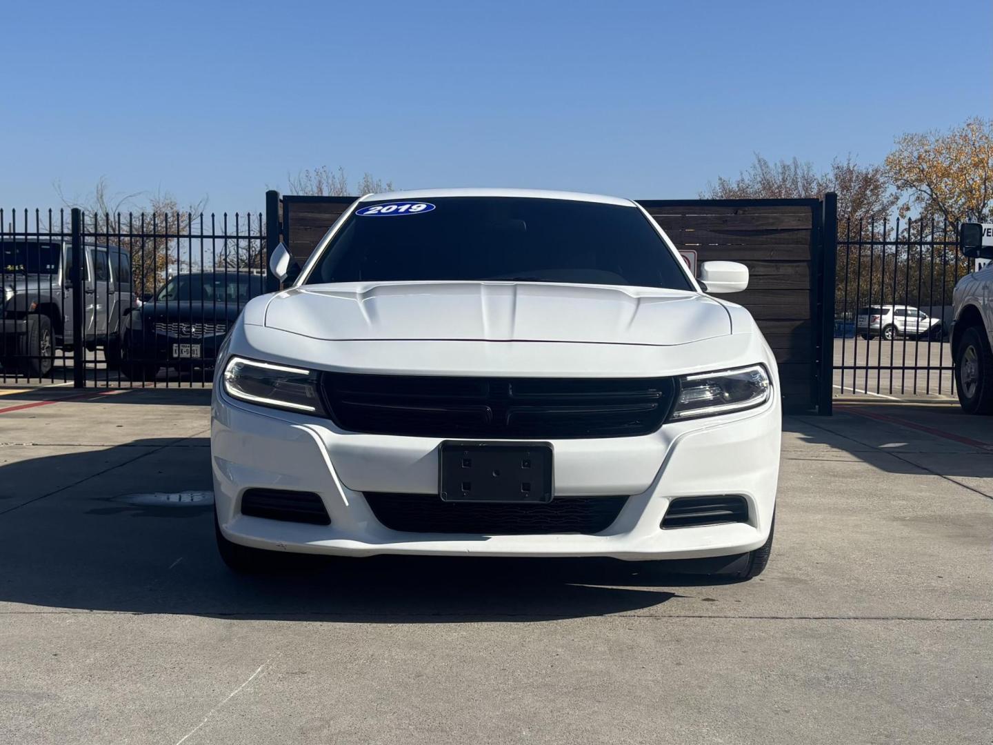 2019 White Dodge Charger (2C3CDXBG4KH) with an Pentastar 3.6L V-6 DOHC engine, located at 2401 E Main St., Grand Prairie, TX, 75050, (972) 262-4440, 32.748981, -96.969643 - Photo#10
