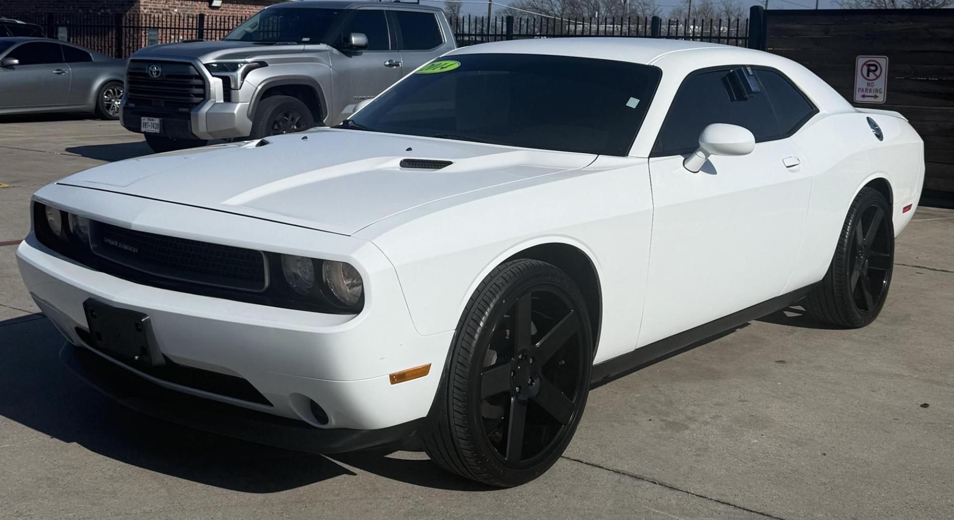 2014 White Dodge Challenger (2C3CDYAG5EH) with an 3.6L V-6 DOHC engine, located at 2401 E Main St., Grand Prairie, TX, 75050, (972) 262-4440, 32.748981, -96.969643 - Photo#2