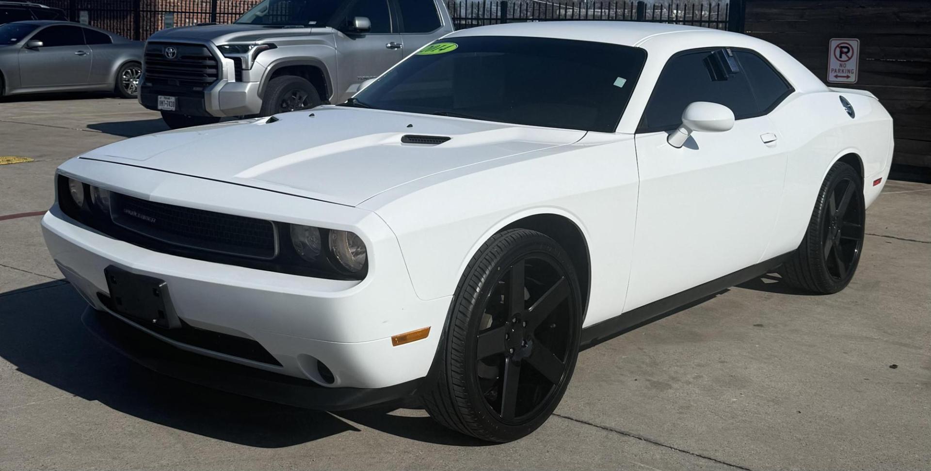 2014 White Dodge Challenger (2C3CDYAG5EH) with an 3.6L V-6 DOHC engine, located at 2401 E Main St., Grand Prairie, TX, 75050, (972) 262-4440, 32.748981, -96.969643 - Photo#3