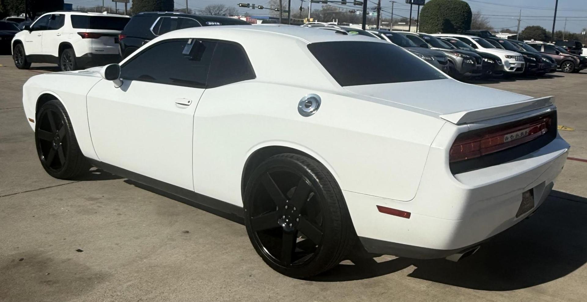 2014 White Dodge Challenger (2C3CDYAG5EH) with an 3.6L V-6 DOHC engine, located at 2401 E Main St., Grand Prairie, TX, 75050, (972) 262-4440, 32.748981, -96.969643 - Photo#7