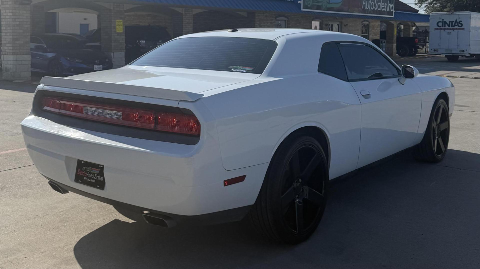 2014 White Dodge Challenger (2C3CDYAG5EH) with an 3.6L V-6 DOHC engine, located at 2401 E Main St., Grand Prairie, TX, 75050, (972) 262-4440, 32.748981, -96.969643 - Photo#9