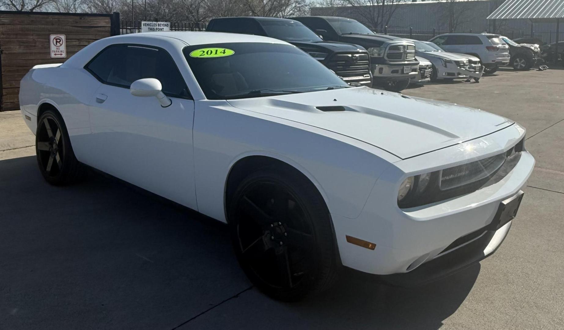 2014 White Dodge Challenger (2C3CDYAG5EH) with an 3.6L V-6 DOHC engine, located at 2401 E Main St., Grand Prairie, TX, 75050, (972) 262-4440, 32.748981, -96.969643 - Photo#12