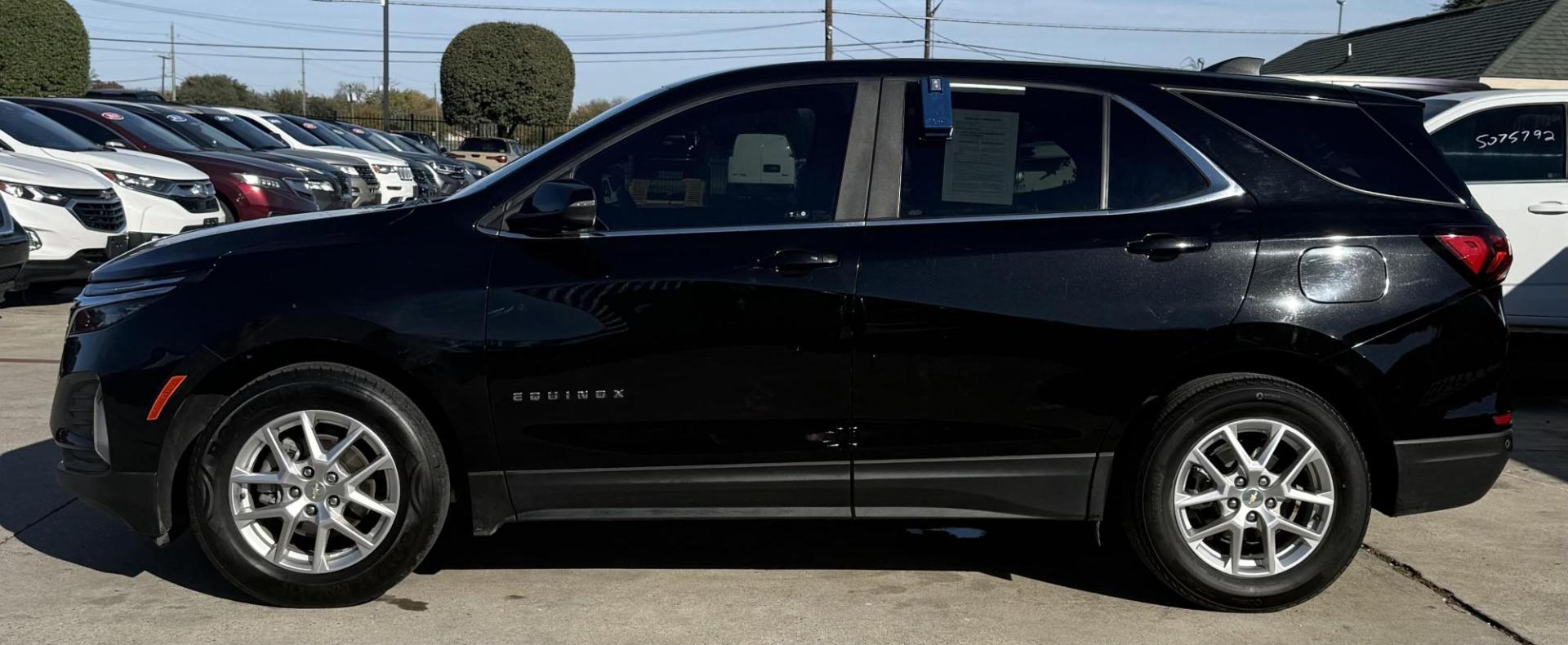 2022 Black Chevrolet Equinox (3GNAXKEV5NL) with an 1.5L I-4 gasoline direct injection engine, located at 2401 E Main St., Grand Prairie, TX, 75050, (972) 262-4440, 32.748981, -96.969643 - Photo#4