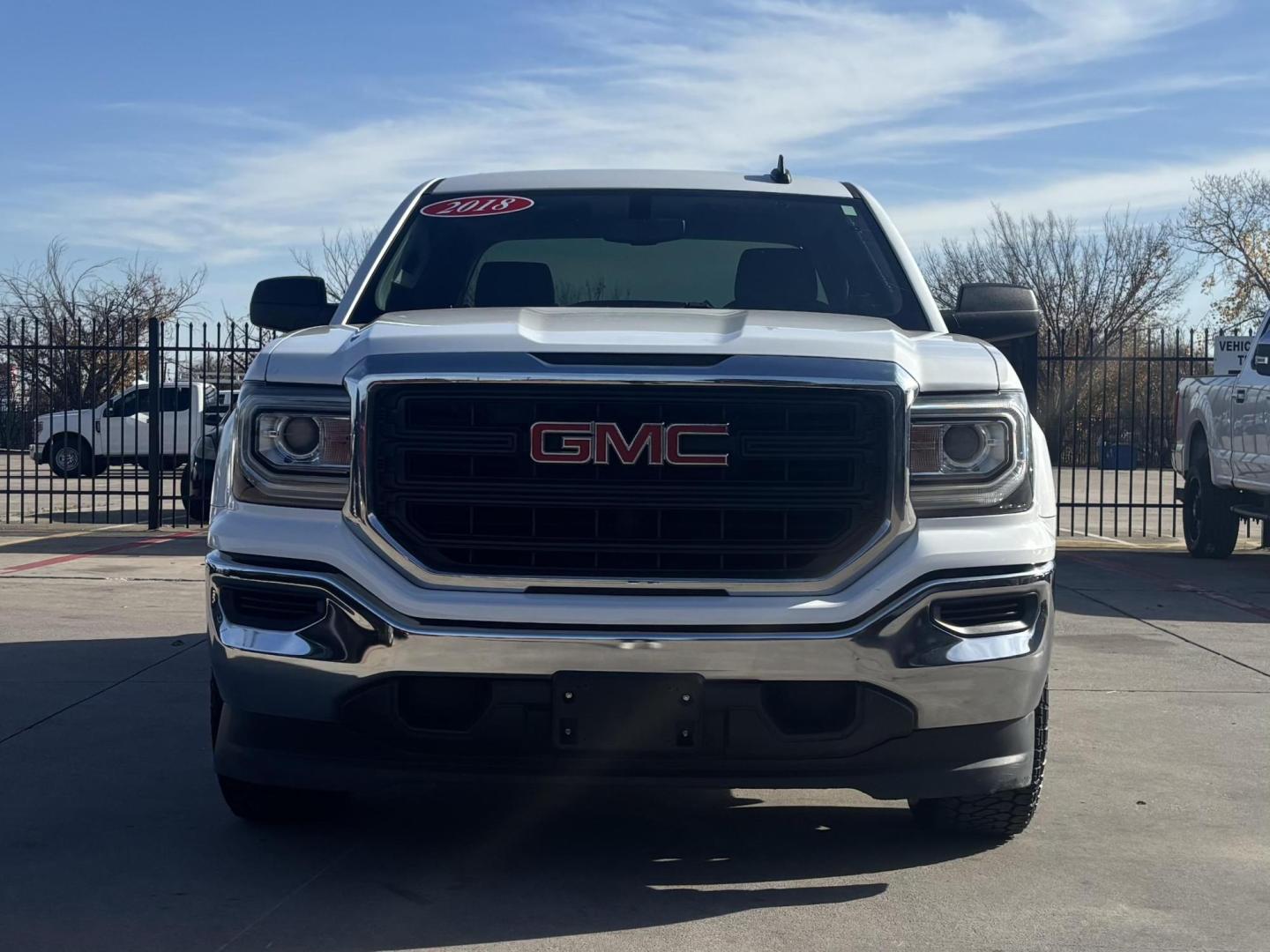 2018 White Gmc Sierra 1500 (3GTP1LEH1JG) with an 4.3L V6 F OHV 12V engine, located at 2401 E Main St., Grand Prairie, TX, 75050, (972) 262-4440, 32.748981, -96.969643 - Photo#3