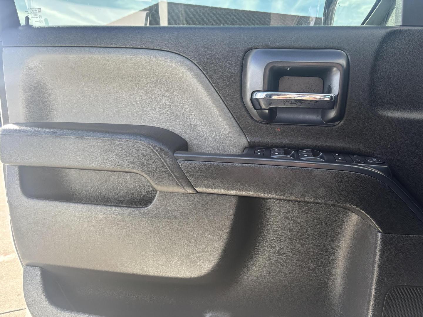 2018 White Gmc Sierra 1500 (3GTP1LEH1JG) with an 4.3L V6 F OHV 12V engine, located at 2401 E Main St., Grand Prairie, TX, 75050, (972) 262-4440, 32.748981, -96.969643 - Photo#14