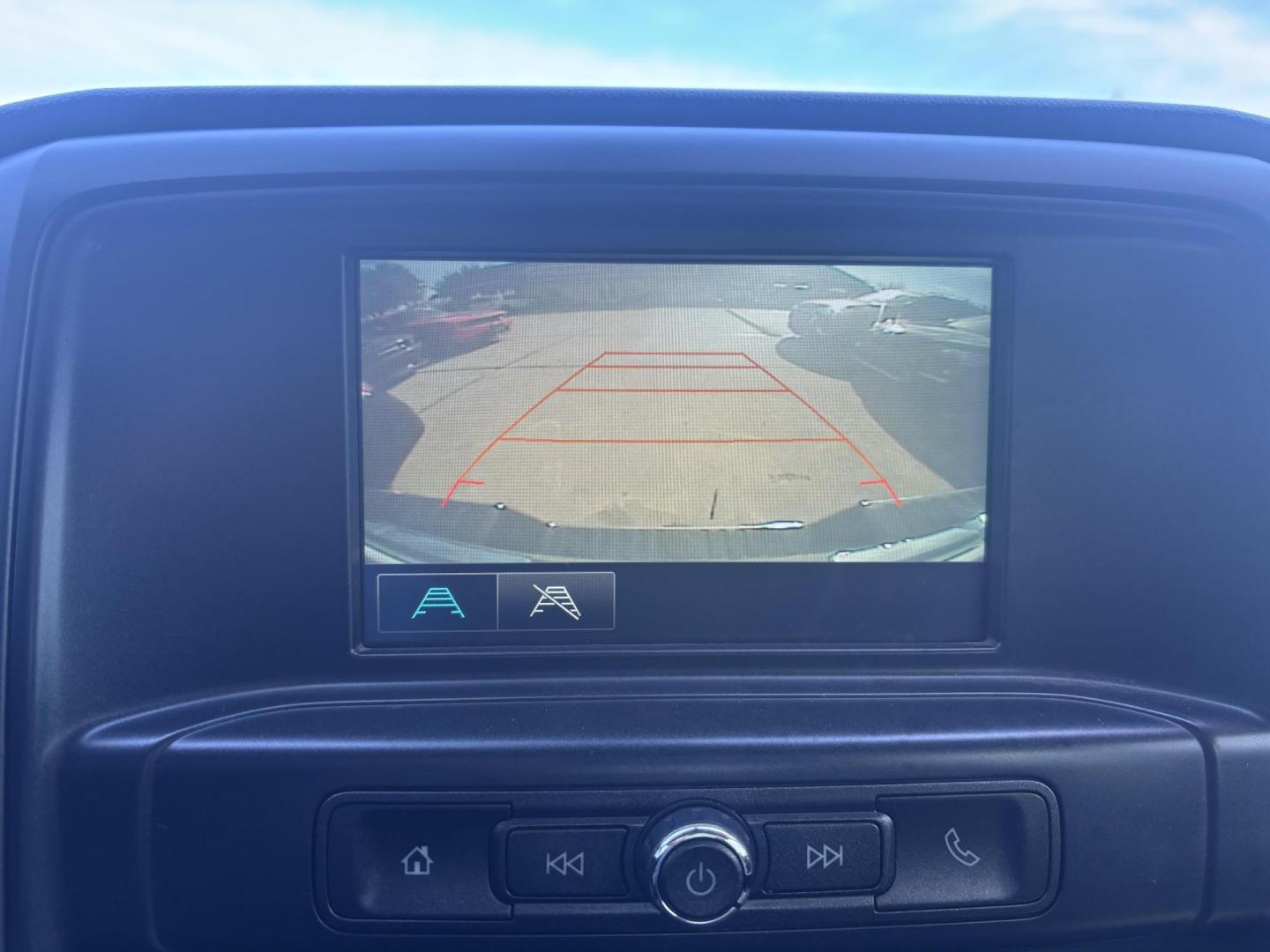 2018 White Gmc Sierra 1500 (3GTP1LEH1JG) with an 4.3L V6 F OHV 12V engine, located at 2401 E Main St., Grand Prairie, TX, 75050, (972) 262-4440, 32.748981, -96.969643 - Photo#15