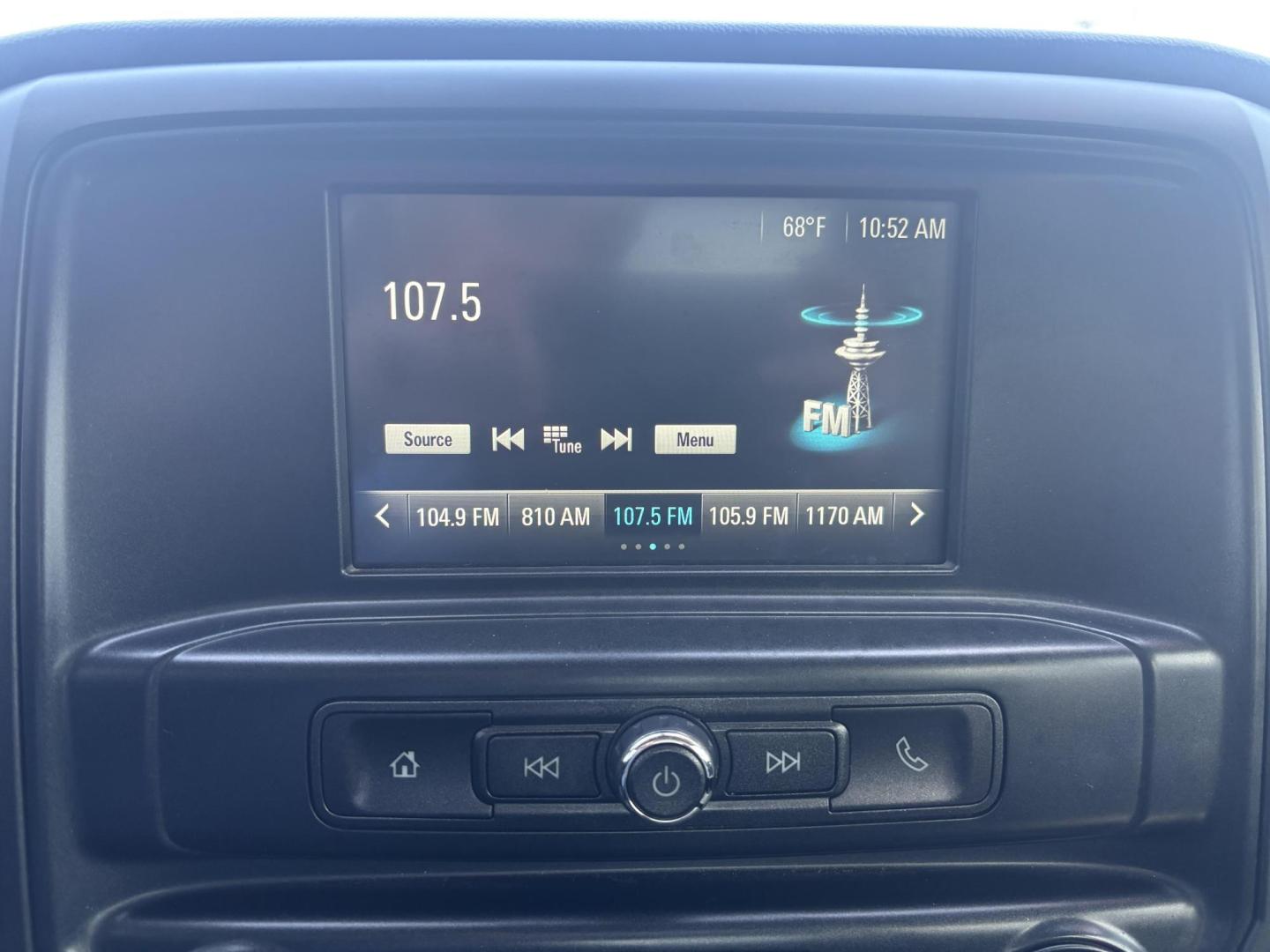 2018 White Gmc Sierra 1500 (3GTP1LEH1JG) with an 4.3L V6 F OHV 12V engine, located at 2401 E Main St., Grand Prairie, TX, 75050, (972) 262-4440, 32.748981, -96.969643 - Photo#16